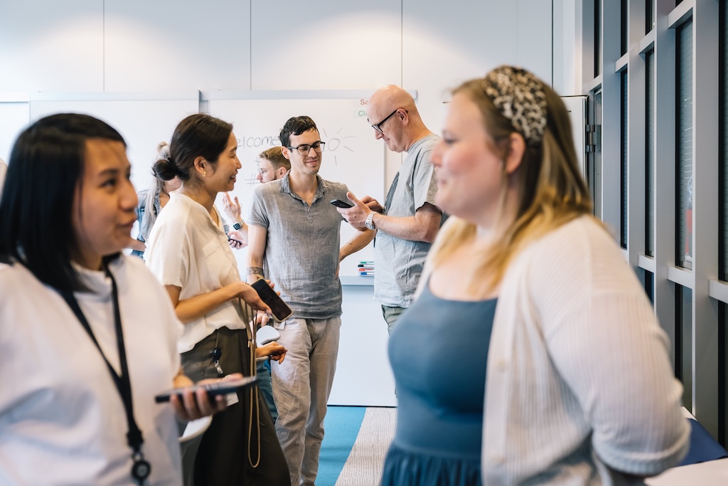 Corporate Influencer Training mit Mitarbeitenden in Gruppenarbeit