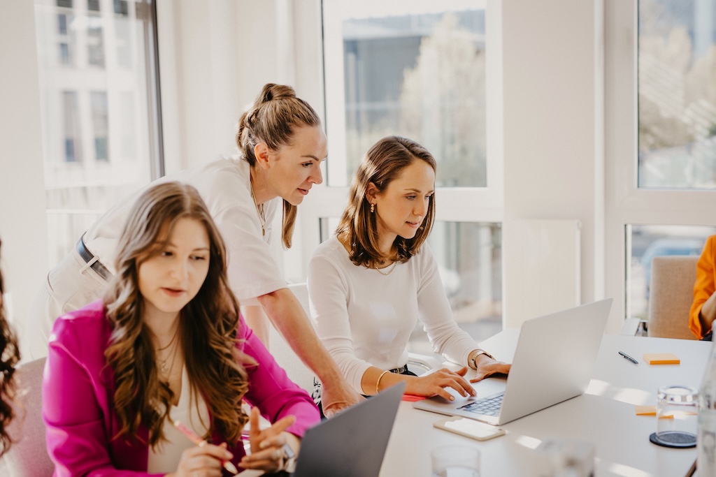 Wer den LinkedIn Algorithmus versteht, weiß was er ändern muss, um mehr Reichweite zu erzielen.